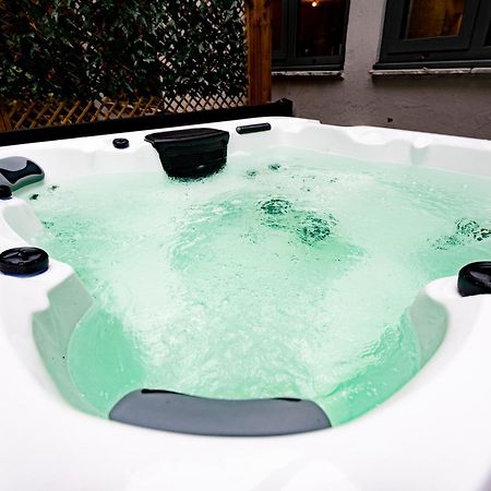 The Gathering @ Liver House - Hot Tub - Near Liverpool - Sleeps Up To 20 Birkenhead Exterior foto